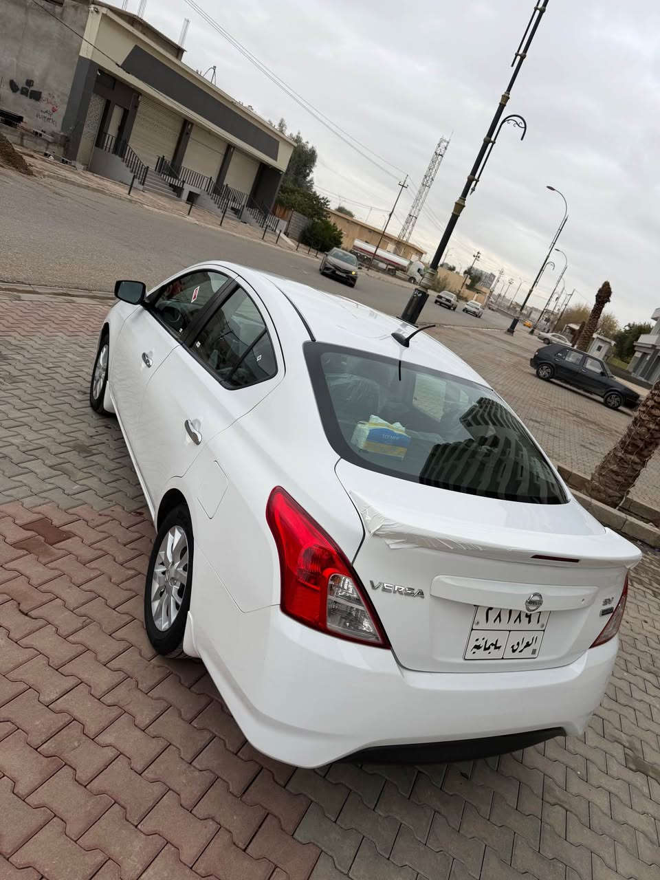 نيسان ڤيرسا    
موديل. 2017
ماشية 88 الف 
مواصفات SV سبيشل يعني فول 
دفتر بنزين بيها. 
شاشة  و بلاجكتور  و جناح بيلادي 
مكان ايد  و تحكمات ستيرن + تثبيت سرعة 
ويل كروم بلاد 
تخم تايرات جديد 
صدر جديد.  
گير و محرك بشرط  
سيارة بيها قطعتين صبخ  بدون دواخل 
و مكانين تعديل بارد 

كركوك رحيم اوا 
***********
سعر 98 و بيها مجال قليل كركوك, العراق
