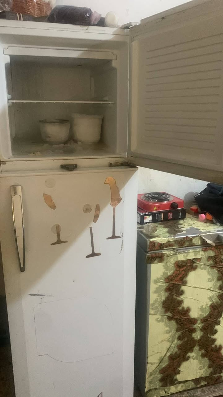 ثلاجه نضيفه للبيع سعر 50 ماعدي مازنجر بس ع ارقام وع واتساب فقط
***********_***********
