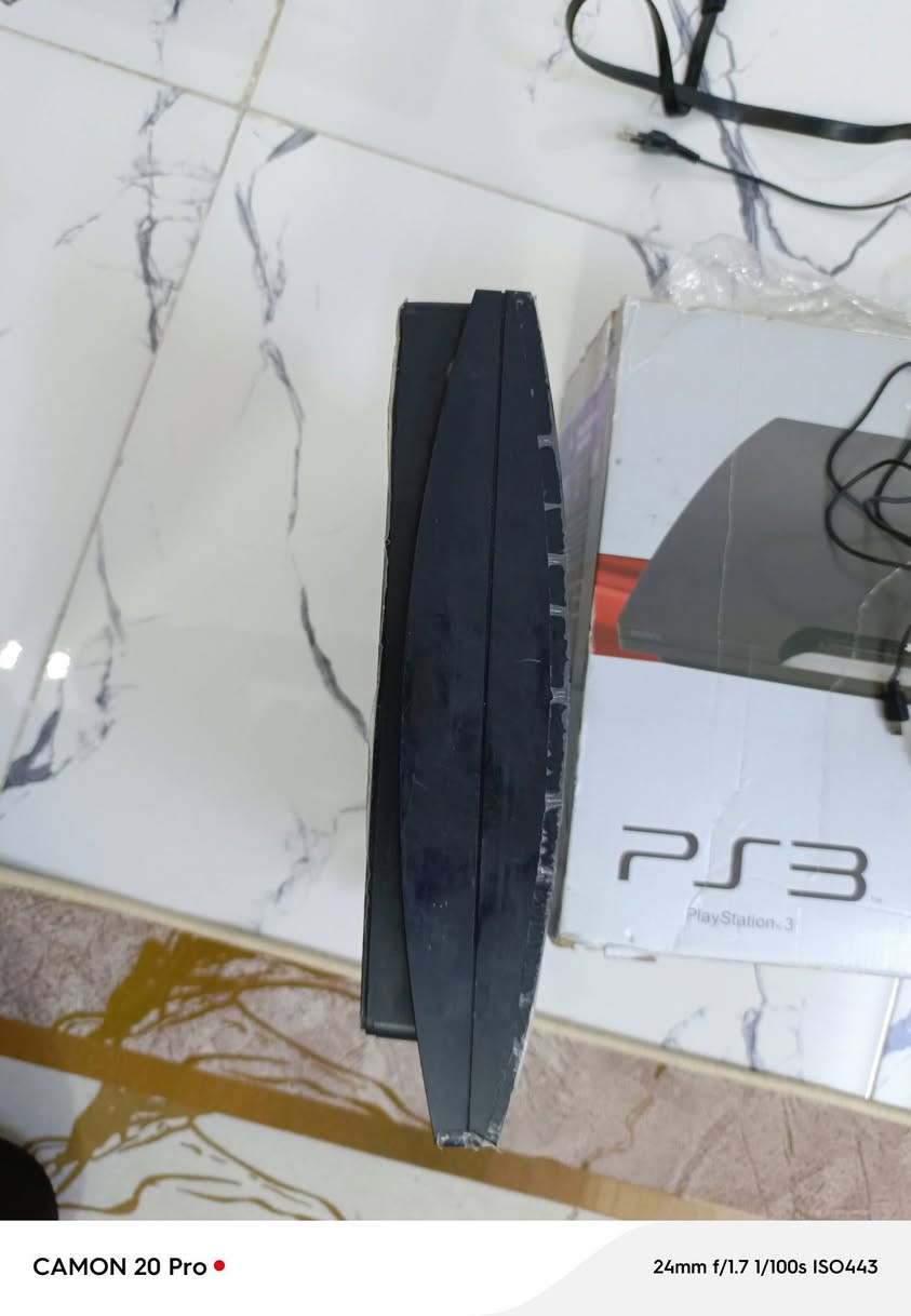 السلام عليكم ps3 اسلم ماداخل تصليح نضيف هارد داخلي 350 جيجا
ملاحضه جبتله تحويله HD  لأن بي مشكله بالمكان  HD وهسه أشتغل طبيعي  على دقه 1080 HD الجهاز ماداخل تصليح  وشغال 100 على 100 ملحقاته كامله، 2 جوستك ملاحضه  ثنينهن الجوستكات بيهن خلل بواحد من الشفتات 
السعر 105 وبي مجال بسيط تجي تفحص على راحتك واذا جهاز مو شغال يرجع ونطيك بي ضمان يومين الرقم
 ***********
