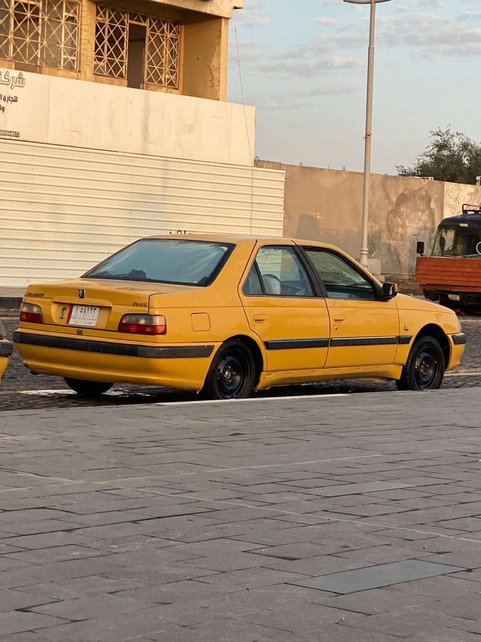 سلام عليكم للبيع بيجو بارص موديل 15 سياره جاهزه كهربائيات شغالات حداديه جديده تخم تاير مكينه بيه خيط تبخير كير نضيف مصبوغه عام سنويه لل28 راعيه موجود تحويل ثاني يوم سعر 40 الرقم ***********مكاني الاصمعي (مكلف بل نشر)
