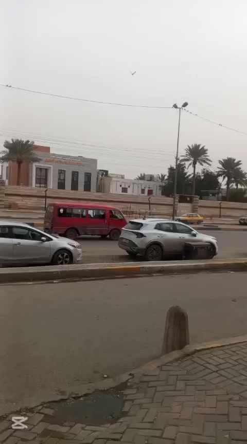 بيت في مدينة الصدر ق25 مقابيل المستشفى الشهيد الصدر مساحة 144 ثالث بيت علئ شارع الداخل السعر 250 وبي مجال للاستفسار ***********
