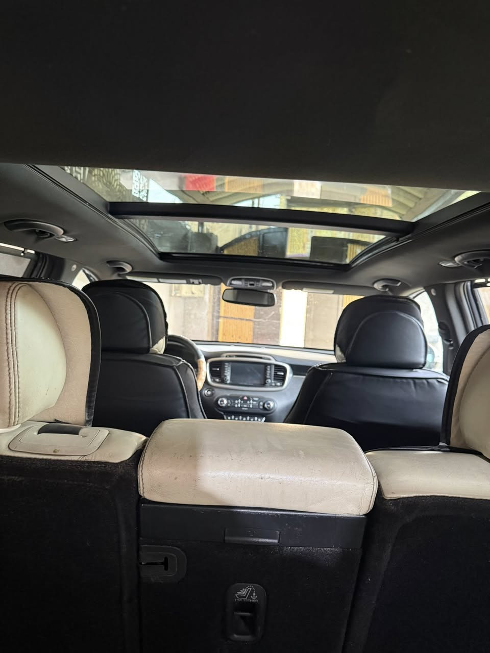 سورنتو 2017
sxL.   فول مواصفات 
وارد امريكي.    حادثها دعاميه اماميه
1:بصمه تشغيل و بصمه أبواب 
2: اربع انظمه قياده 1-ايكو 2. سبورت 3. ذكي 4. كومفيرت
3:كشن كهربأي 
4: تدفئه كشنات وتدفئه استيرن 
5:كشنات جلد 
6: سبعه راكب
7: شاشه كبيره 
A/C MAX :8
9:عدد العدسات 2 
10:ناطقه
11:كامره اماميه خلفيه والجوانب 
12:شاحنه وايرلس
14ويل كروم 
15قماره بنورما 
16اشاره ترحيب ًًًً.    جنطه كهرباء
17بردات سحب
 مكاني بغداد مدينه الصدر
***********
سعرها180
