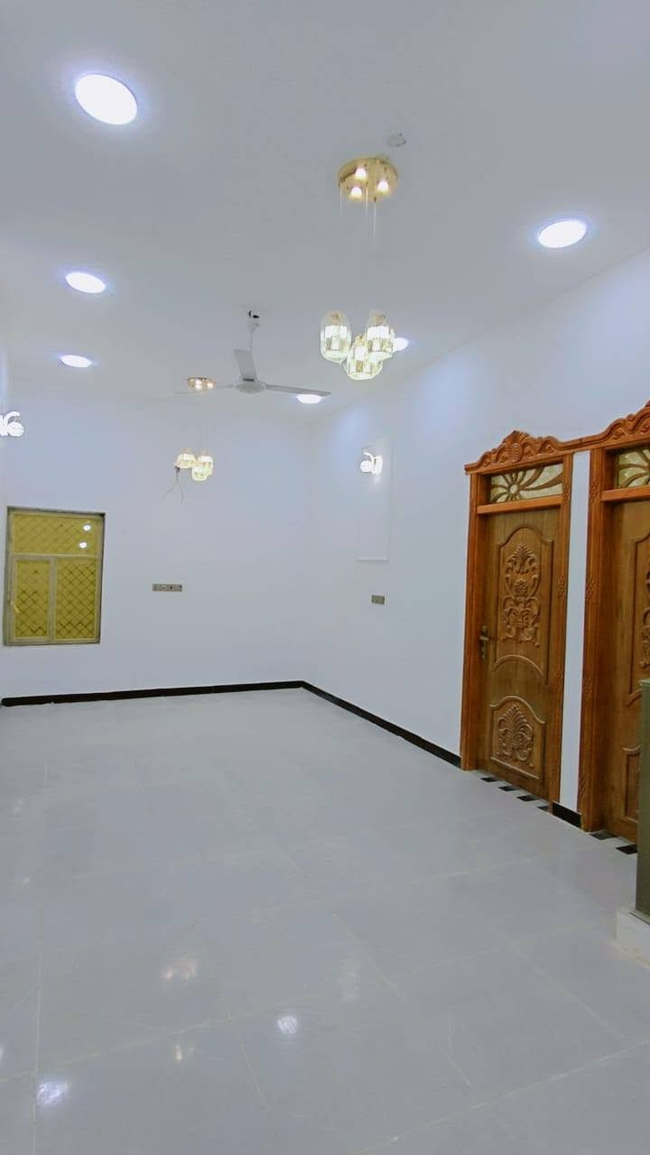 اسعد الله اوقاتكم بكل خير 🔷 احبتي الكرام دارين سكن البيع البيت مساحته 150متر 
موقع البصره ابو الخصيب كوت ثويني 50متر عان شارع كوت ثويني 
كل بيت يحتوي علئ 
2غرف منام 
صاله
مطبخ 
ديوان 
صحيت داخلي وخارجي 🛑 
نوع العقار طابو زراعي عراقي وكاله ونسخه من الطابو ◼️ 
وسعر البيت الواحد 90اوبي مجال 💸 الستفسار والنصال علئ***********
***********

