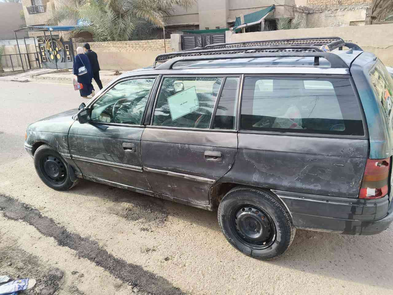 السلام وعليكم 
سياره اوبل للبيع
موديل 1996سياره نضيفه وجاهزه متذب عليه فلس كامله شغل واطلع بيه سياره مرتبه ومداريهة على ايدي باسمي شخصياً تحويل ثاني يوم 
سعر:30 وبيها مجال للشراي
شراي اتصل مكاني الدوره
***********
ملاحضه: اتكاتب ويه اليشتري عقد مروري
ملاحضه سبب البيع محتاج فلوس ومتوازي عليهن
