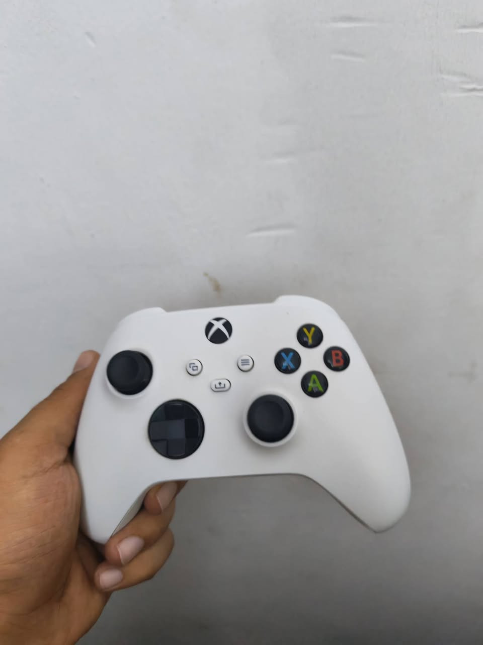 السلام عليكم
للبيع xbox series s 
كامل ملحقات مع بطاريات اصليه وهارد 1tb جهاز نضيف ما مفتوح مكاني بغداد الزعفرانيه الواليد مقابل مدرسه المروج السعر 450 و بي مجال 
***********
