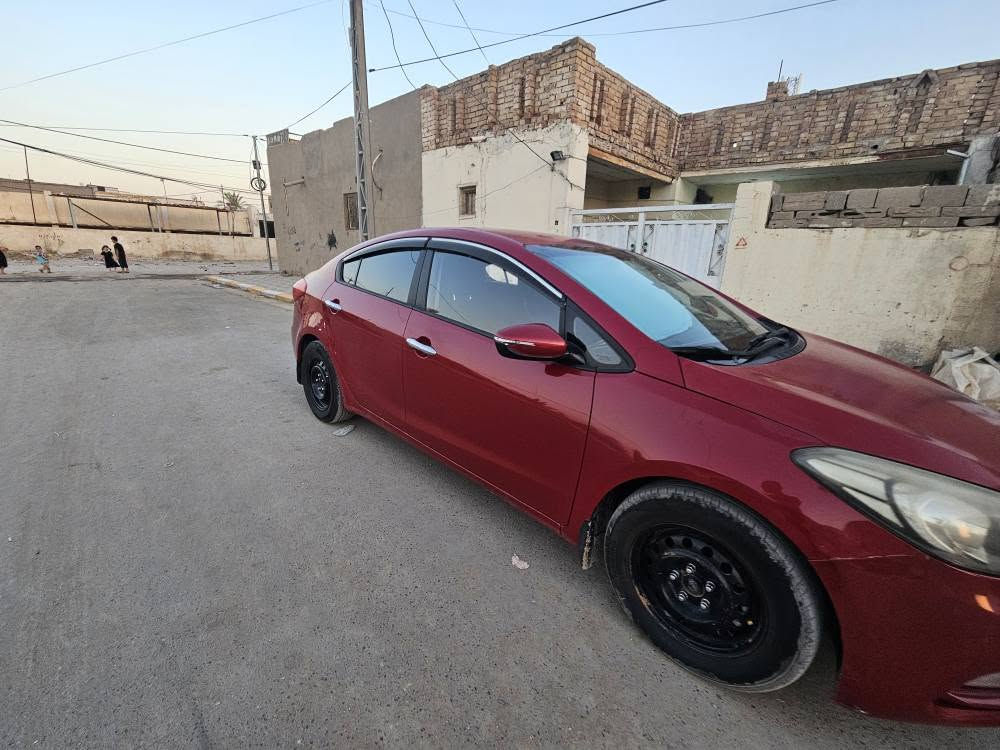 **سيراتو ٢٠١٦ خليجي تحكم ستيرن جهتين ومثبت سرعه رقم اربيل بأسمي وكاله او مداور 

رقم مبايل 
***********

*بيها قطعه وحده جاملغ خلفي جهة السايق صبغ فقط  وبيها ملاحضات

*مكينه ١٦٠٠دوش  

*تايرات ٧٠%

*حداديه ٧٠%

*كير ومكينه حلوات ما بيههن كل مشكله وبلاديات
  
*تبريد ثلج هستوني مسوي 

*السياره ما ناقصها شي تحتاج ادامه فقط  السعر ١١٥ وبيها مجال ديوانية, القادسية
