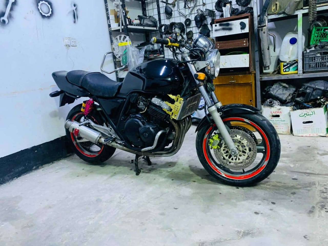 سلام عليكم دراجه نوع هوندا سي بي فور محرك SV400 دراجه نضيفه كلش
عايزه شغلات بصيطه كلش اني ابيعك محرك 
ملاحضه دراجه مكمرك+جيل اول نشاط فول 
السعر 14 ورقه بيه مجال حك جيه الاتصال ***********
