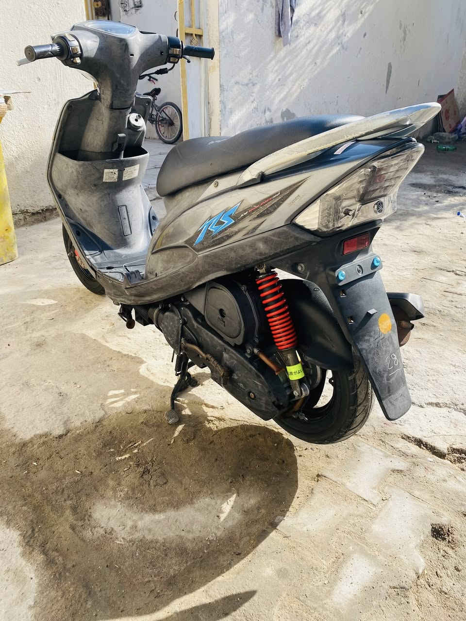 ماكس عدله للبيع دراجه بلاديه كله ختم واحد نضيفه ما مبدل بيهة اي شي مكينه ما مفتوحه بوشه بلاديه 49 سلف هندر كهربائيات كله شغال شلعه وسرعه  فول ما متعوبه مداريهة كلش  اي نقص مابيه مكاني بصره جمعيات اسكان مواني متواجد وهذا رقمي ***********
