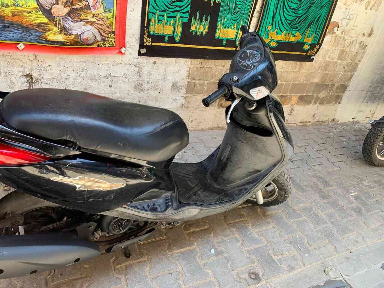 السلام عليكم شباب للبيع بريز نوزل ياباني خطين فحل دسك كله مختمه محرك ناعم حيل لايت زنون كهربائيات كله شغاله دراجه جديده وشلعه قويه اوراقه كامله السعر 800 الف وبيه مجال كراده ***********
