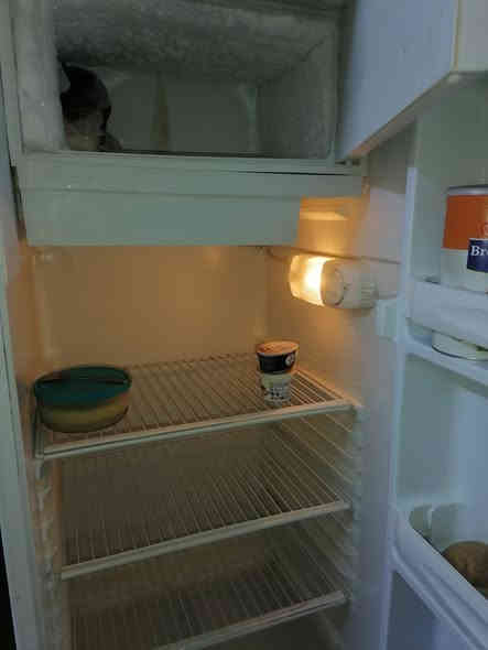 سلام عليكم ثلاجه البيع ١٢٥ وبيه مجال ***********
