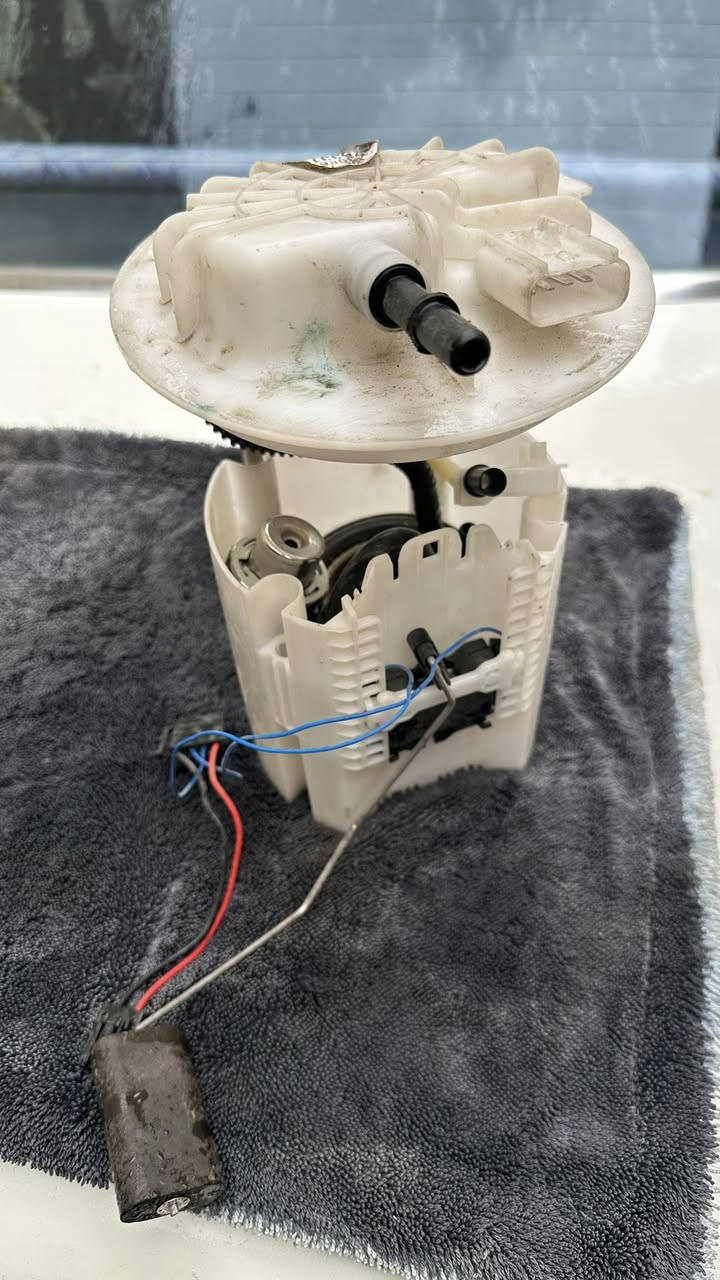 غراض افنجر
السلام عليكم عندي غراض افنجر بلاديه للبيع 
❇️مازده جهة السايق لا كسر ولا فطر وكل قواعدها سليمه يرادلها جلي اذا تريد / 75 الف 
❇️منظومه زنون حتى ال لدات موجوده / 60 الف 
❇️باب خلف السايق بطانه كامله حتى الفيش كامله ولاستيكات الباب و كلشي داخلي موجود والخارج شوفه عينكم / 100 الف 
❇️قاعده فيتبم مال تفصيخ جديده لوك مشتريها وطلعت مو مالتها وماصرلي وكت ارجعها  / 50 الف 
❇️كلوبات هالوجين مال السياره بلاديه عالي / 5 الاف الزوج
الي يريدهن شلع 250 الف ✅
مكاني بغداد - المنصور ***********
