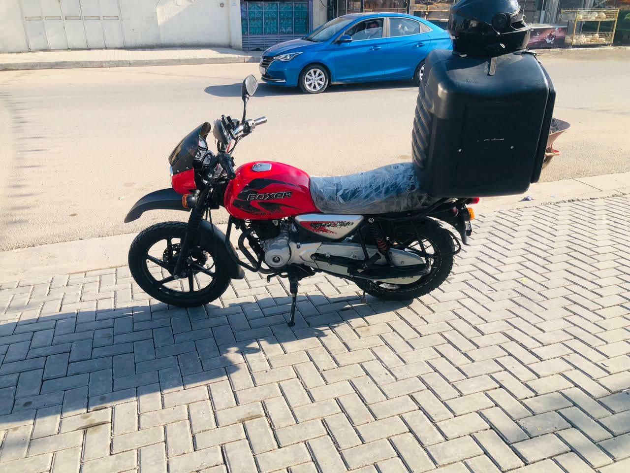 للبيع بوكسر مرقمه كامه كفاله عامة 
دراجه جديده بسمي تحويل ٢ يوم 
السعر ٢٤٥٠ وبيه شي بصيط 
مكاني بغداد بياع ***********
