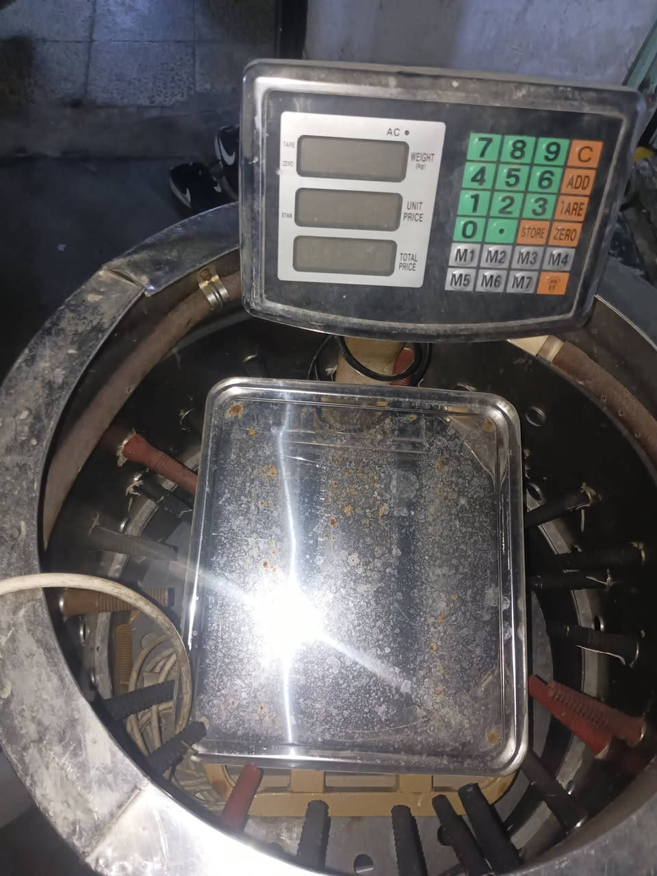 غراض محل دجاج تانكي جديد 1200 لتر + هلاسة +ميزان رقمي + سنگ مرمر + صندوك + مذبحة + معلفة +
+ طباخ + جدر 

***********
