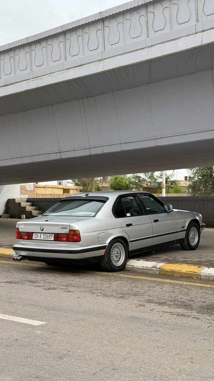 السلام عليكم للبيعBMW موديل1992 مسكر كير اوتماتيك رقم صلاح الدين سنويه هزه لل30 سياره مكفول كفاله عامه من كلشي سياره عل بلاد كله دكه جاكوج مابيه بل شرط بيه تبديل جاملق وباب فقط السعر65بي مجال مراوس حسب القناعه مكانه صلاح الدين رقم التلفون ***********
