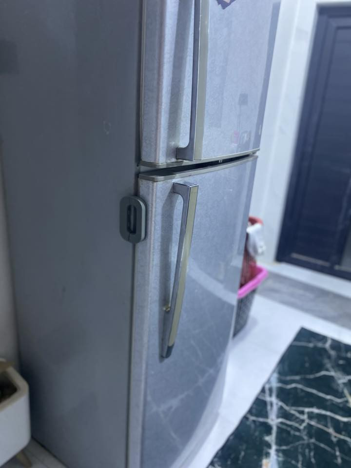 ثلاجه للبيع ***********
