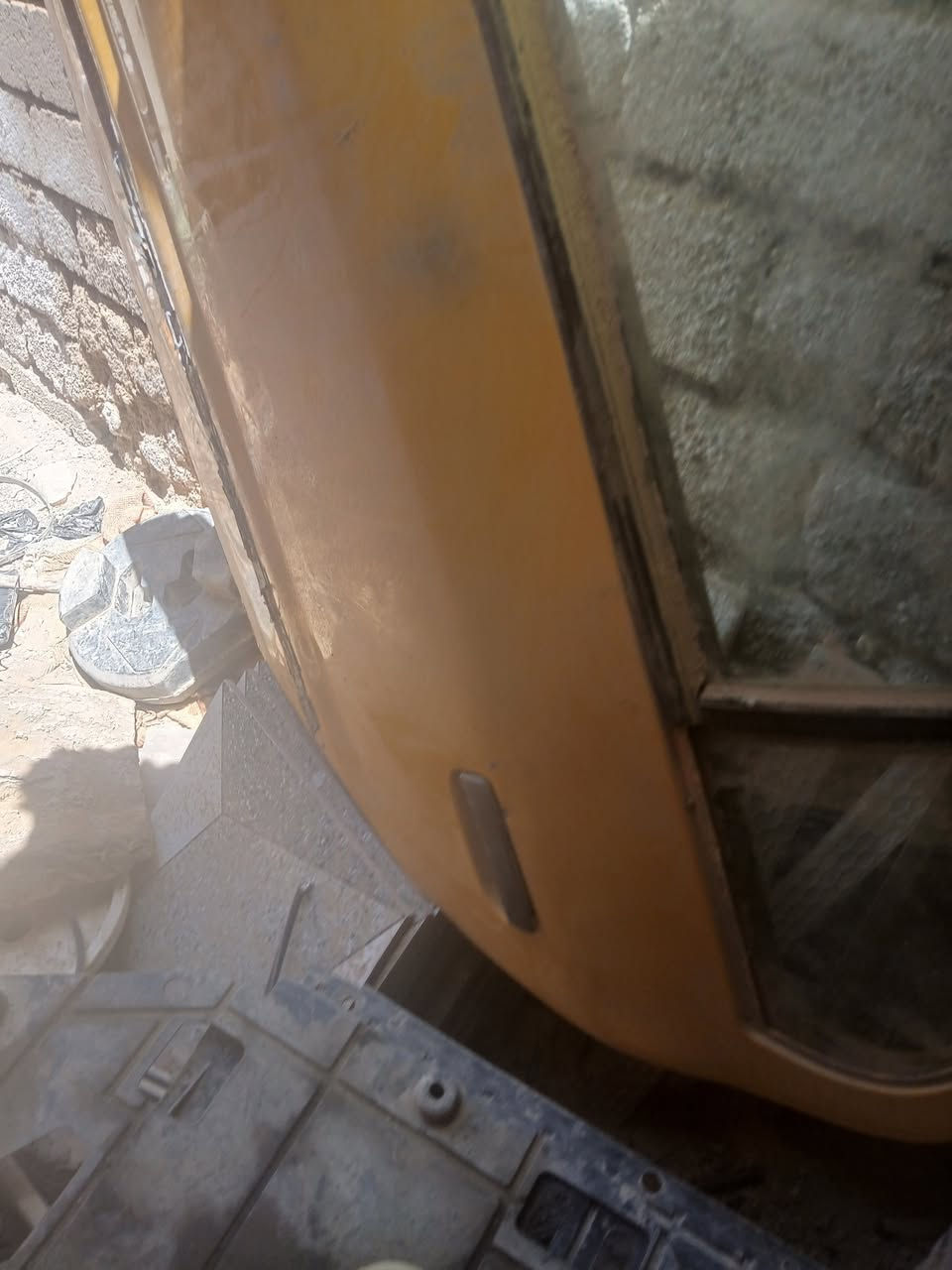 سلام عليكم باب سمند للبيع نضيف حته الجام مالته مابي شي يدته عوزه بس بطانه وبعد كبل شده الستفسار متواجد واتساب ***********
