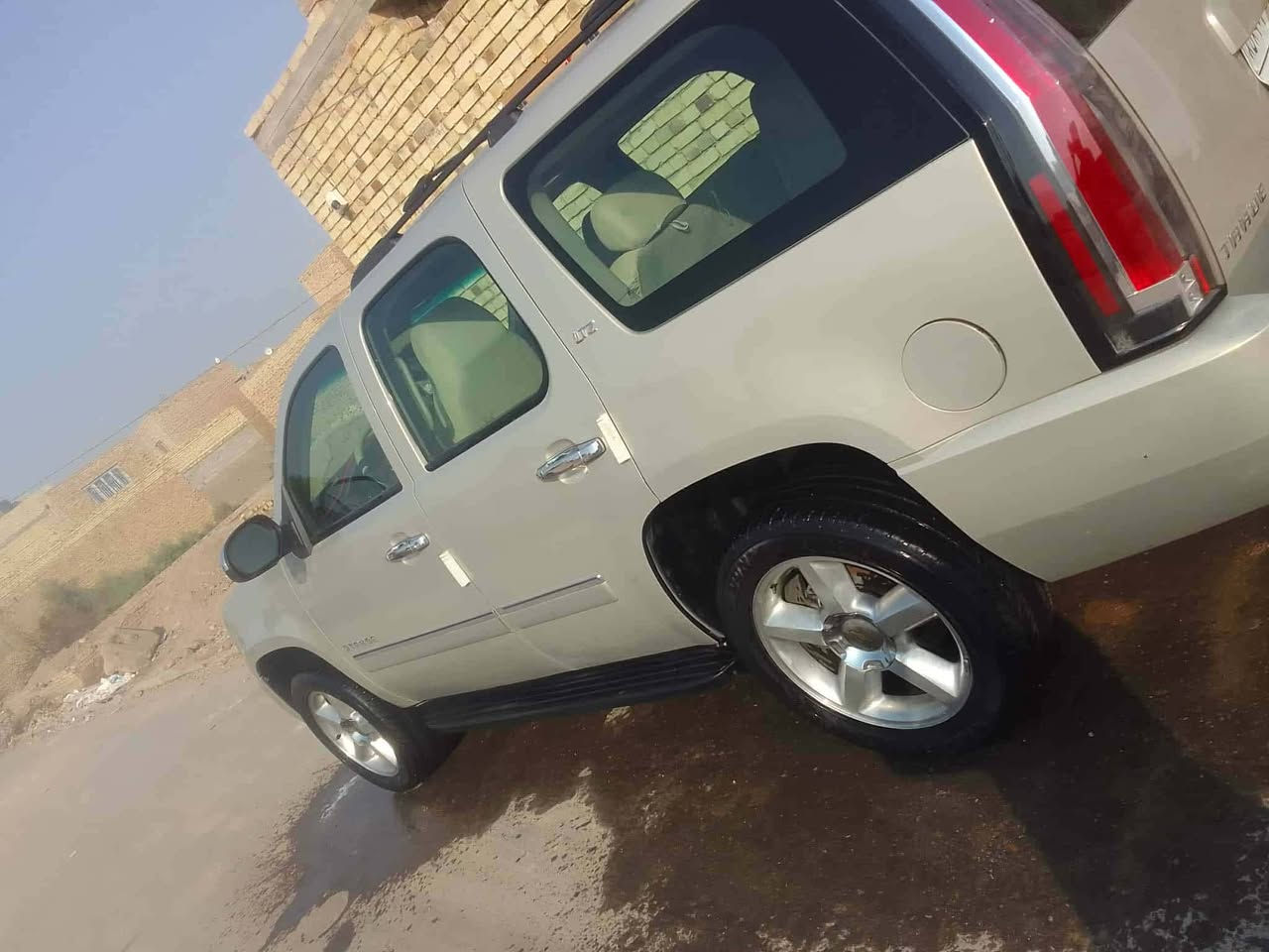 سلام عليكم 
 أدوات أدوات 
كفاله عامه من الكص والعشائر 
أعلى فئه بتاهو ال تي زت 
سياره خير من الله ماناقصها شي 
بيها جاملغ أمامي مصبوغ فقط 
الباقي كله كفاله 
كهربأيات كلها شغاله 
داخل عسلي كشن متصل 
مكان سياره ميسان 
السعر  100 $
***********
