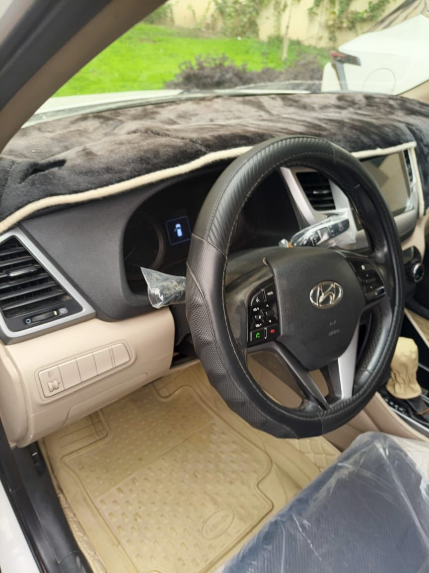 توسان خليجي 16 مكفوله محرك 2000 حساسات خلفي امامي مري شفط منضومه زنون بصمه كامره خلفيه تخم تاير صدرخلفي أمامي جديد رقم بغداد انكليزي السعر 185 بيها مجال اتصال***********
