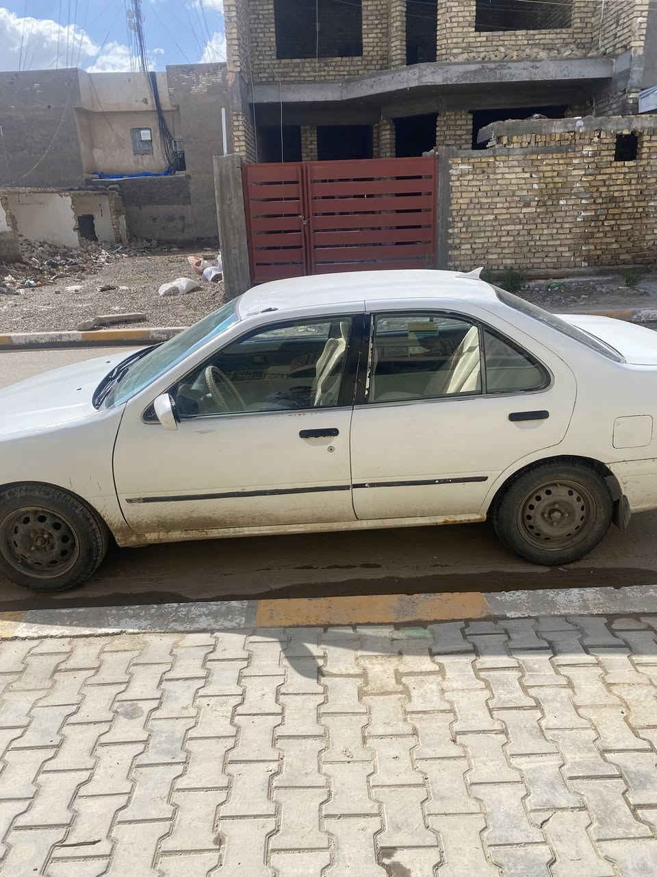 نيسان سني موديل2000 للبيع
كير محرك سني ٢٠٠٧ اوتماتيك 
رقم انكليزي باسمي تحويل ثاني يوم 
تخم تاير جديد 
باتري جديد 
صدر امامي خلفي جديد 
ضربتهه جاملغ امامي بصف السايق 
السياره خير من الله واقتصاديه 
نقصهه فقط كهربائي مضبوط يرجعهه بلاديه 
سعرهه $٤٠ بيهه مجال للشراي 

***********
