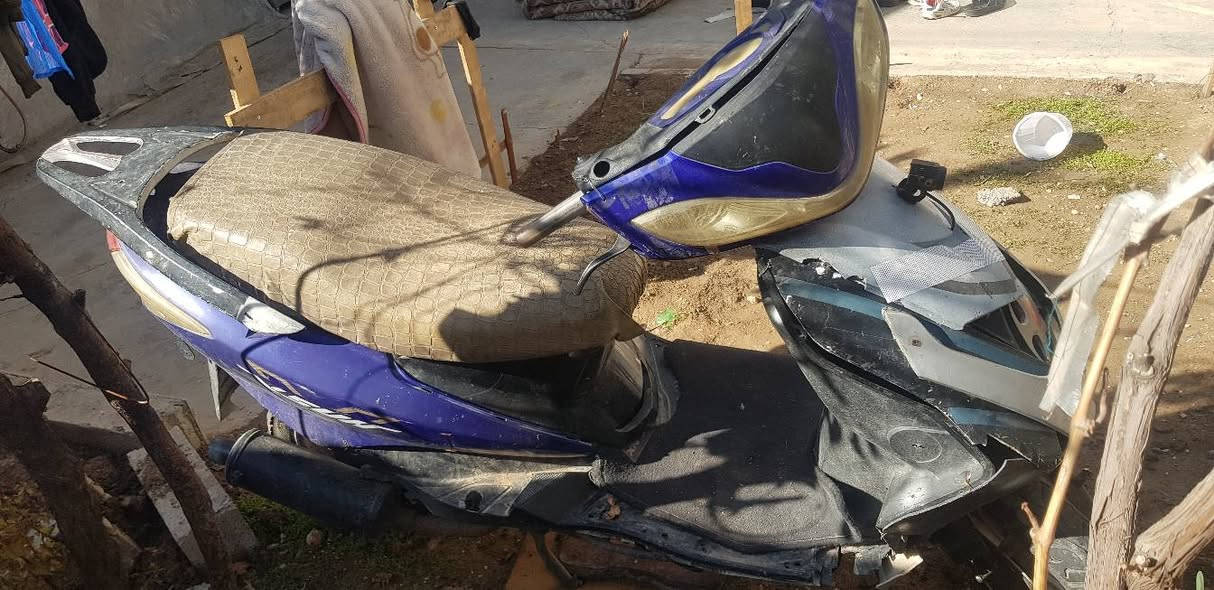 دراجه للبيع سكنس شغاله بس الهندر مسحوك صار شهر متروكه رقم ***********
