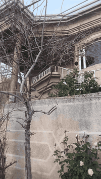 بسم الله للايجار بيت طابق ثاني منطقة رزكاري مقابل كراج القديم كما موضح بالفيديو, ***********    ***********
