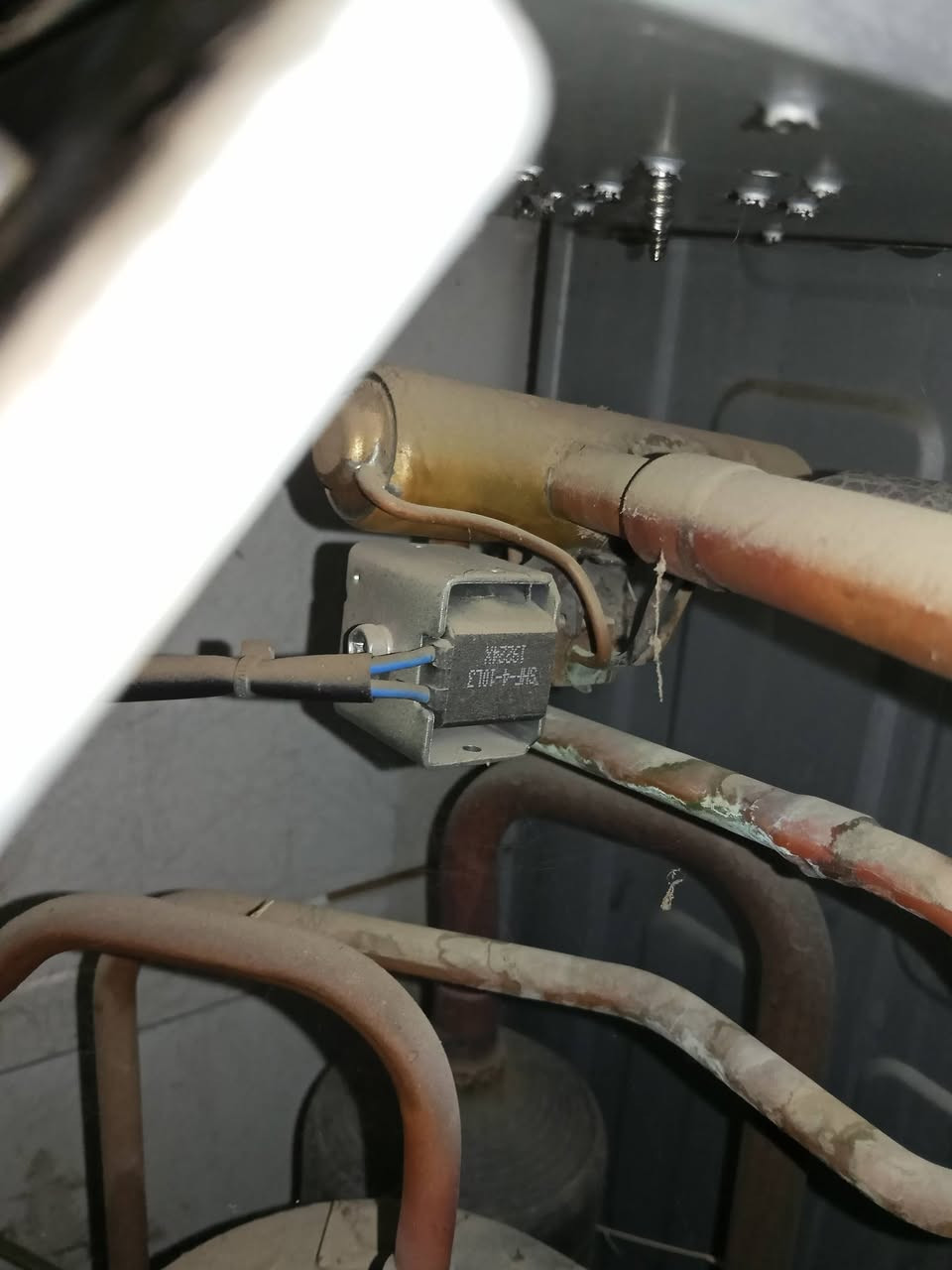 سبلت المتين 3طن جهاز بلادي مامفتوح بي برغي غاز R22بلادي شركه جهاز يخبل تبريده ثلج ونضيف كلش سعره 775الف وبي مجال مكاني بابل للستفسار على الرقم ***********
