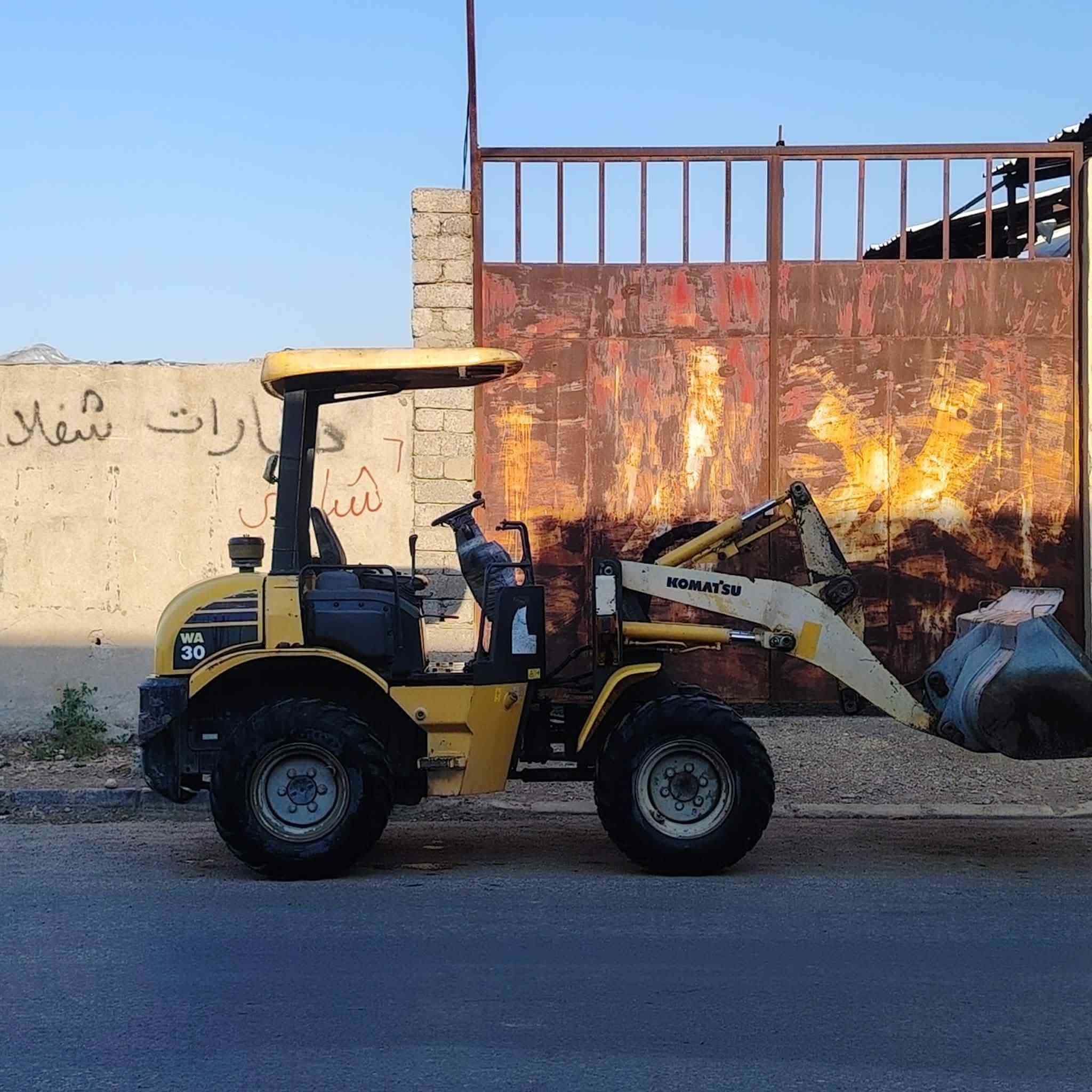 شفر كوماتسو للبيع حجم 30 موديل 2012 جاهز علشغل السعر 175 العنوان موصل الايمن ***********
