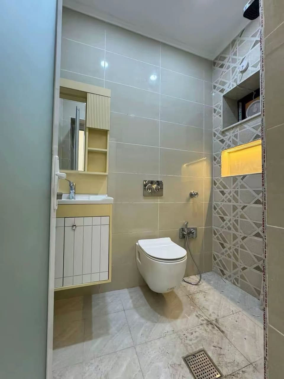 عقارات-الخضراء - نسعى - دومآ- نحو- الافضل 

#اعلان رقم ((886))

#دار درجة اولى للبيع في منطقه السيدية مربع الضباط كامل ساجت 
 
#مساحة :150 متر  واجهة :7.50
#المحتويات الطابق الاول :1 غرف نوم استقبال هول داخلي ومطبخ خدمات 
الطابق الثاني : غرف نوم عدد 3 خدمات 

#السعر : اتصال على المكتب

# للأ ستفسار 
مراسلة الصفحة على # الفيس بوك
عقارات -الخضراء - في السيدية
# او الاتصال على الرقم
☎️***********☎️ 
#او مراجعة مكتب الخضراء 
في السيدية شارع العلوة مقابل قاعه ريتاج للمناسبات
