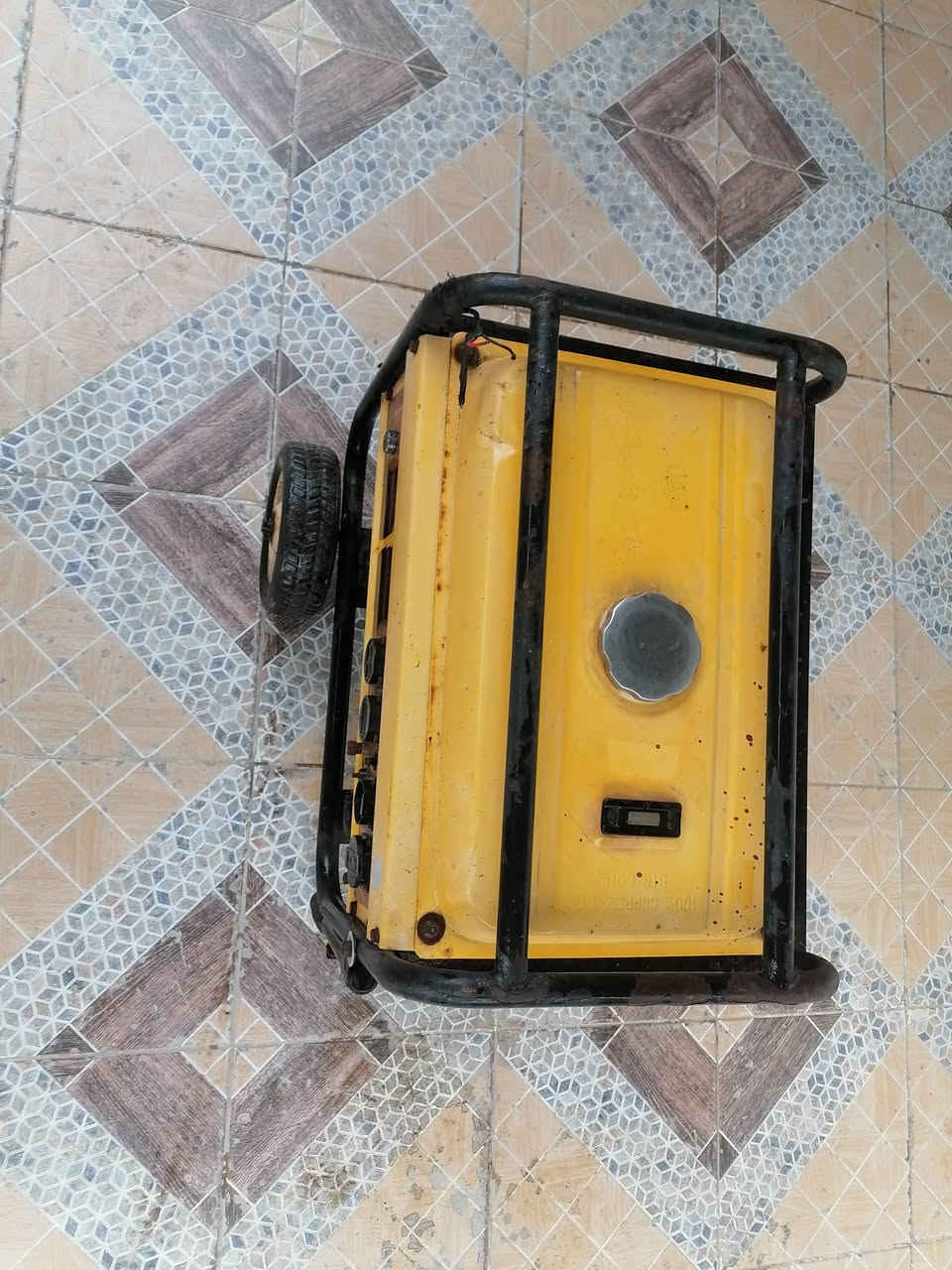 مولده سلف شغاله ع الفحص مستعجل ع بيعتها العنوان حله ورديه خارج مقابيل العلوه مخضر رقم ***********
