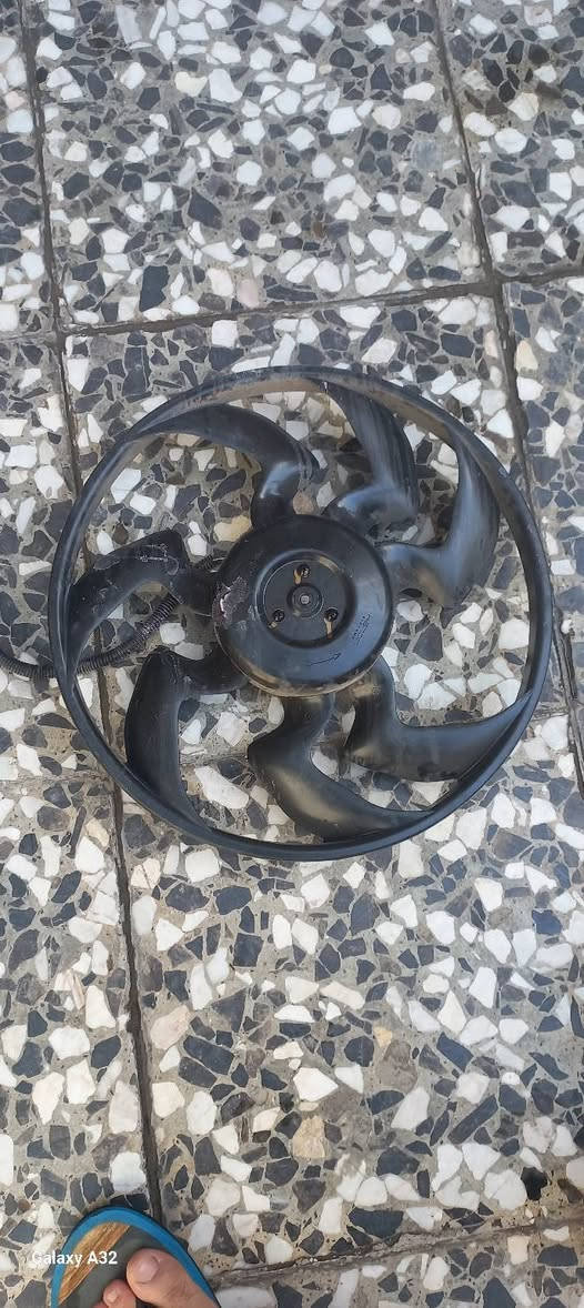 سلام عليكم مرختص اخويه مدير الكروب عندي غراض مال كي فور أمريكي اصلي *********** هذا رقم هاتف الحب يتصل واتساب هم موجود
