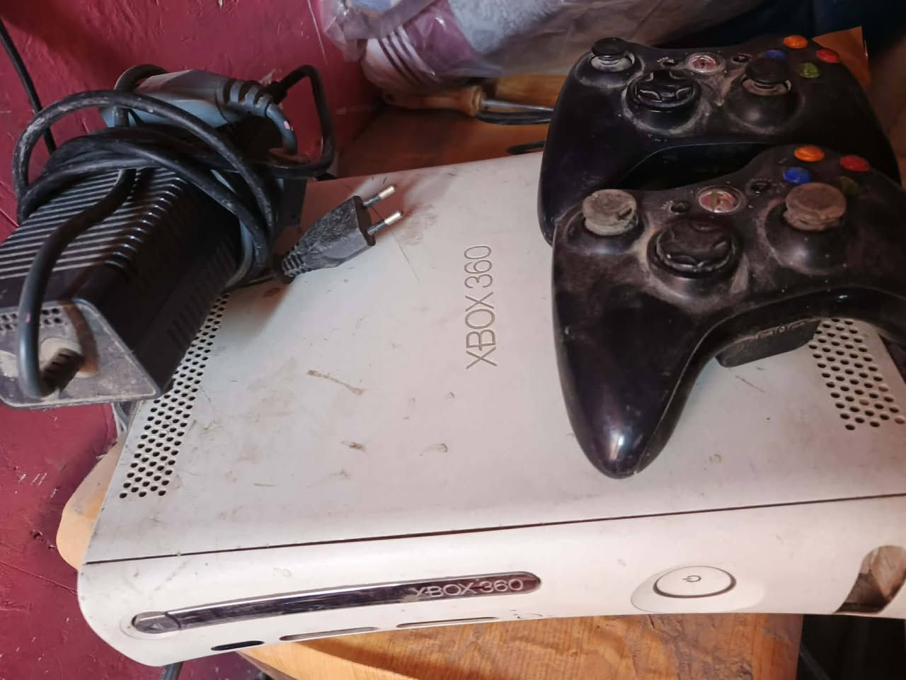 اكس بوكس للبيع مثل ما موضح بصورة السعر 70 وبي مجال


**إذا كنت صاحب هذا الإعلان وتريد حذفه لأي سبب، رجاءا أرسل رسالة إلى الدعم الفني**