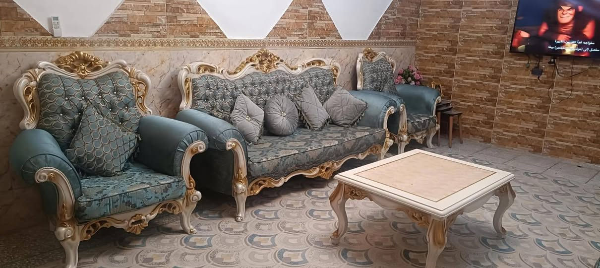 تخم ملكي  تصميم مصري نضيف مع طبله وسطيه    معروض بسعر مليون  ونص مع مجال بسيط للاستفسار ا  الاتصال على الرقم ***********
