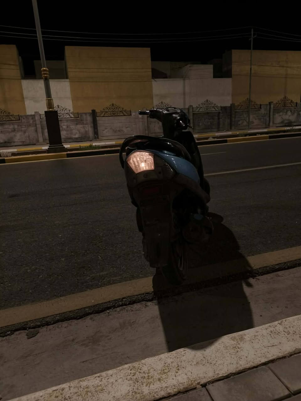 سلام عليكم ماكس عدلة للبيع بيه نقوصات قليلة دشبول وقبق هندر
اوراق ومكاتبه عليه تزويد قليل يدات بانزين عضمة بريك كفرات تجاريه والباقي كله بلاد مكينة مفتوحة  بوشة49 
سعرها 450وبيها مجال حك الجية او مراوس ب 4كير
*********** مكاني كربلاء الدرة
