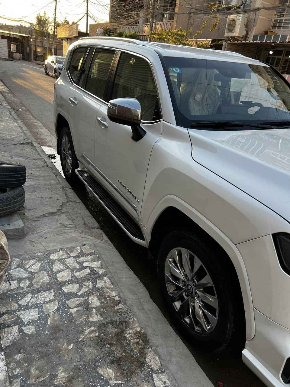 السلام عليكم
لاندكروز موديل 22 شركات GXR

رقم بغداد  بسمي بدون فتحة 

السياره بي ٣قطع صبغ وبنيد امبدل

مكينه 4000 تنفس طبيعي المرغوب 

السياره ماشيه ٥٨ الف 

مكان سياره بغداد 

السعر50 الف دولار وبيهه مجال بسيط 

اللاتصال *********** بيع او مراوس
