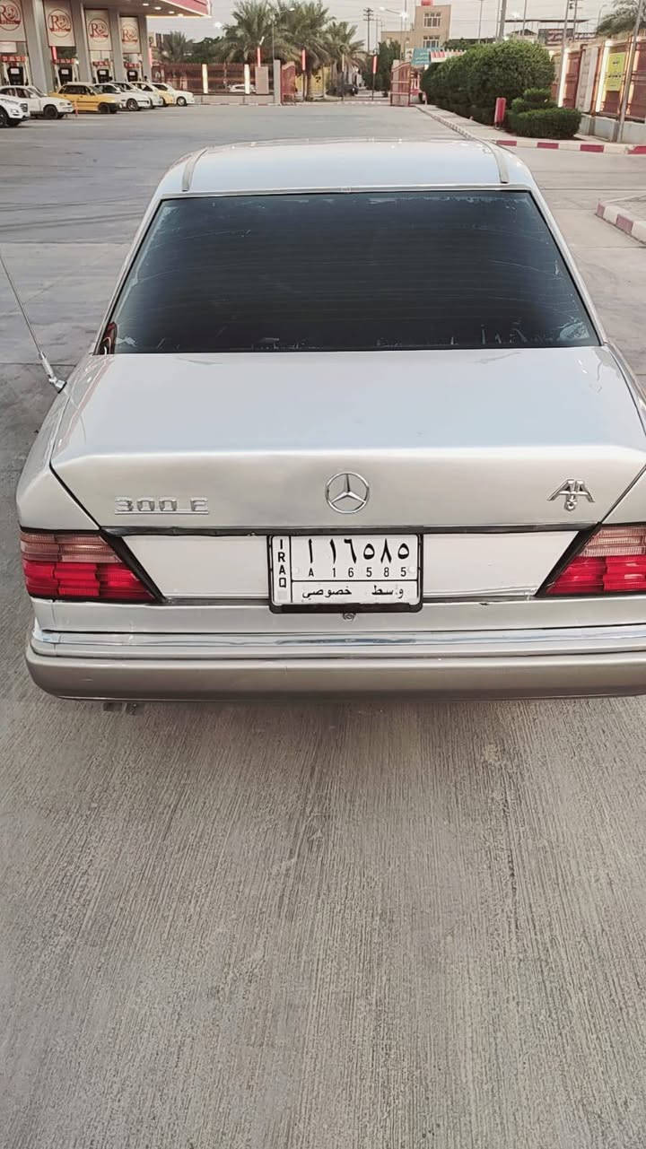 السلام عليكم
مرسيدس دب ٩٠ سيارة مصبوغه عام صبغتها حلوه مكينة بطة وكير ياباني خير من الله 
مكانها كربلاء السعر ٤٠ وبيها مجال
رقم الهاتف ***********
