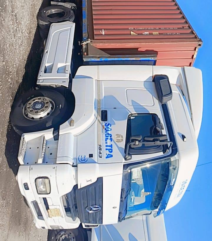 السلام عليكم للبيع اكسور بس رأس 2005كير كهربائي حجم المحرك 1843سياره جاهزه  ***********
