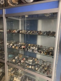 فاترينات للبيع شركة ميكانو 6 عاموديات /قطع تعليك4 / ارضيات 3 قطع  ستان...