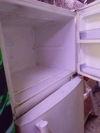 ثلاجة • للبيع