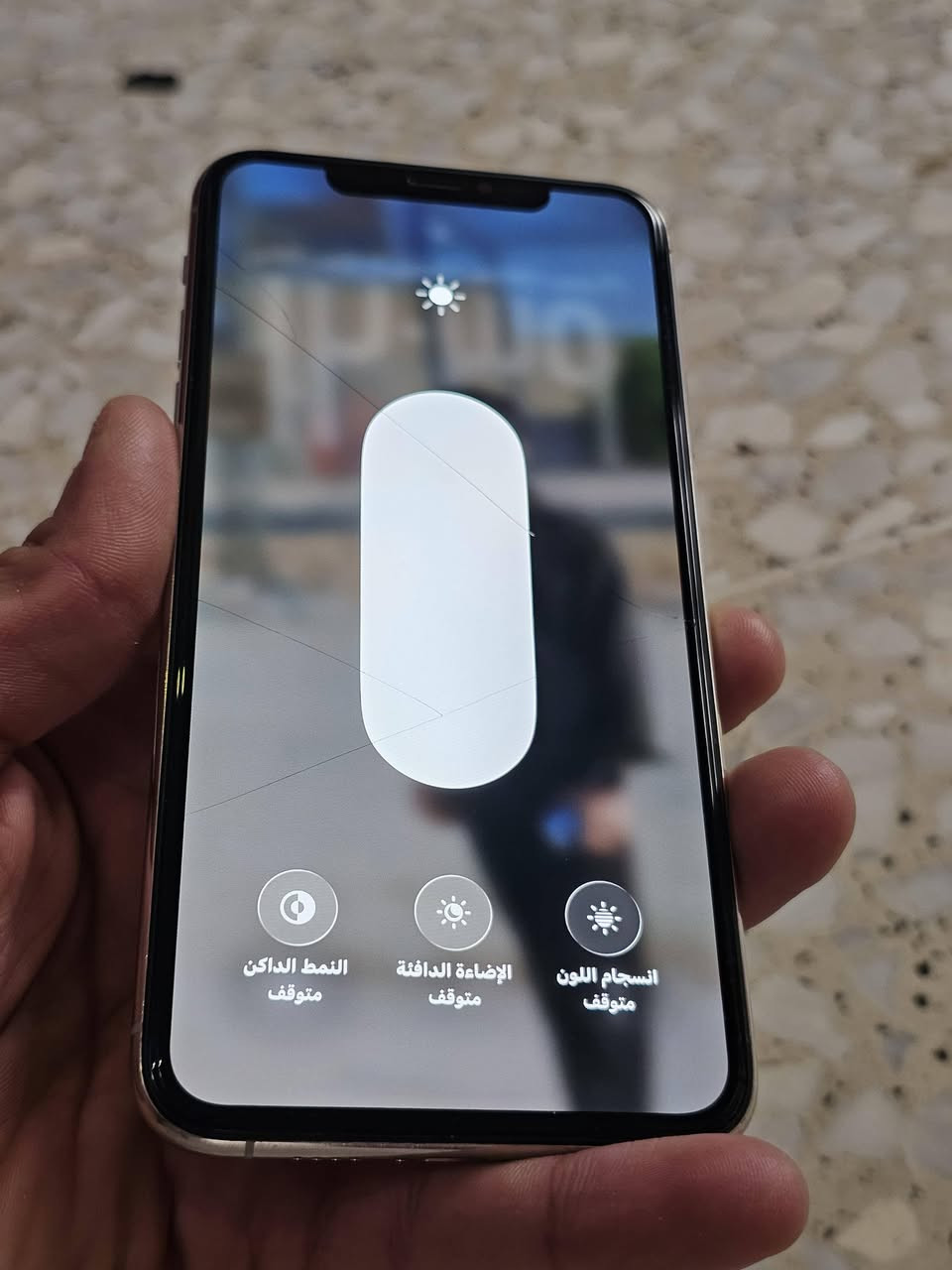 السلام عليكم مبايل iPhone 11 Pro Max للبيع  جهاز كله شغال و جديد علفحص مبدل شاشه فقط و الباقي مكفول ذاكره ٢٥٦  بطاريه 85 ابلاديه شرط لا معلايه و مبدله نموذج M الجهاز كامرات خط هزاز سماعه  كله شغال السعر ٢٨٠ و بيه مجال اكثر التصال على الرقم *********** مكاني نجف
