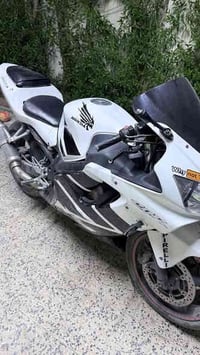 F4i cbr Honda 600للبيع مرقمه بغداد باسمي مكاني بغداد رقمي 07730844416