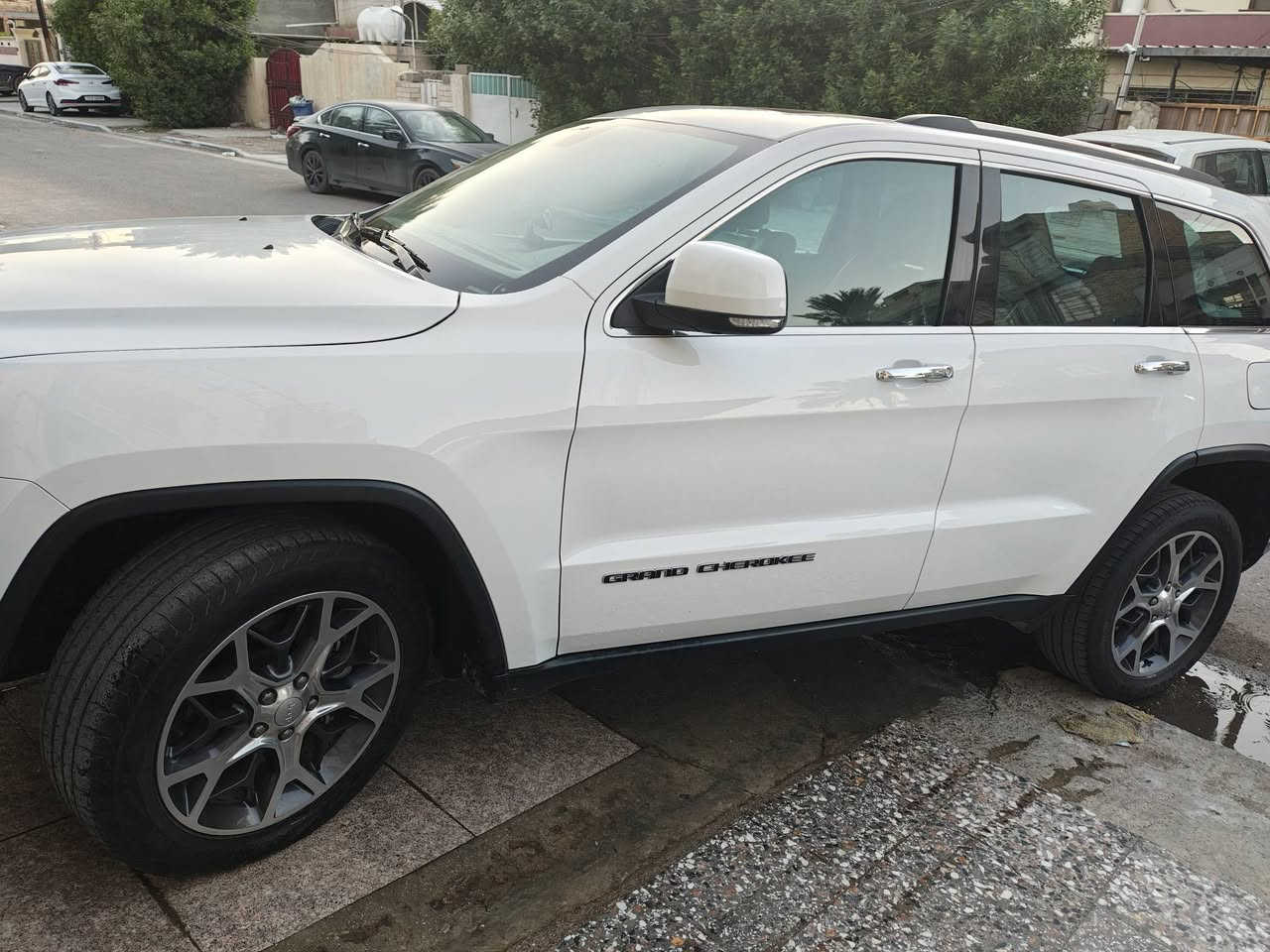جيب كراند شيروكي لمتدد بلس 2019 خليجي مكفوله كفاله عامه من الصبغ و التبديل رقم بغداد
الدعاميات مكفولة
بيها بارد صغير متفرق ميتجاوز 10 سم تسوي سونار بيها  اكيد وتشوف بعينك 
فول مواصفات

مكينه 6 سلندر 3600

تشغيل عن بعد

نظام auto start stop اطفاء عند التوقف

حساس امامي خلفي بنوراما

نظام Rear Park Sense Braking Assist

توقف اوتوماتيكي عند الرجوع للخلف )

نقاط عمياء
3 شاشات

كراسي كهرباء تدفئه + تبريد + ذاكرة

تدفئه ستيرن

شاشه كبيره

شفتات ستيرن

صندوق كهرباء

زراك لايت

فور ويل ماوس 
تحديد نوع القيادة رادار جانبي + نقطة عمياء 
مري شفط مع هيتر 
لايتات عدسة لد مبدلها ب500 دولار تسوي الليل نهار  موجودة بغداد حي الخضراء 
والسعر 29.500 دولار 
***********
***********
***********
