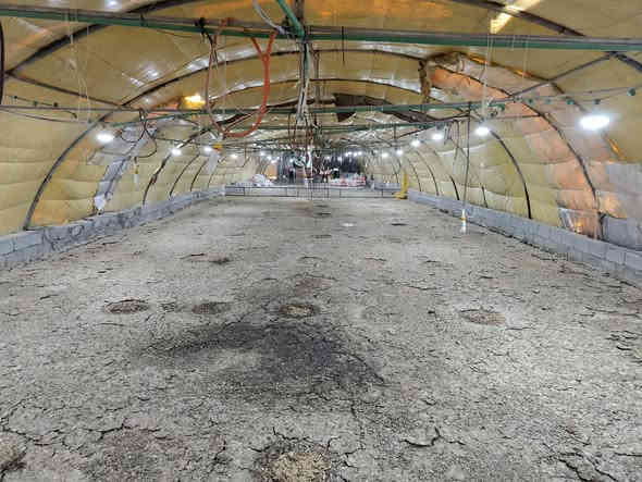 كاع دونمين عقد 35 مصفره من دوله  مع حقل كامل كهرباء بركن حقل مي نهر كدامهه وراهه بير منضومة مي أرو مولد غرفه  ومطبخ الحقل كامل من كلشي سعر 50 واسط كوت قرب سيد عبد العظيم يبعد عن شارع الحي اقل الكيلو كلشي بصور موجود شراي فقط  تصال على رقم *********** لاتكسر بلحاجه الله فوك
