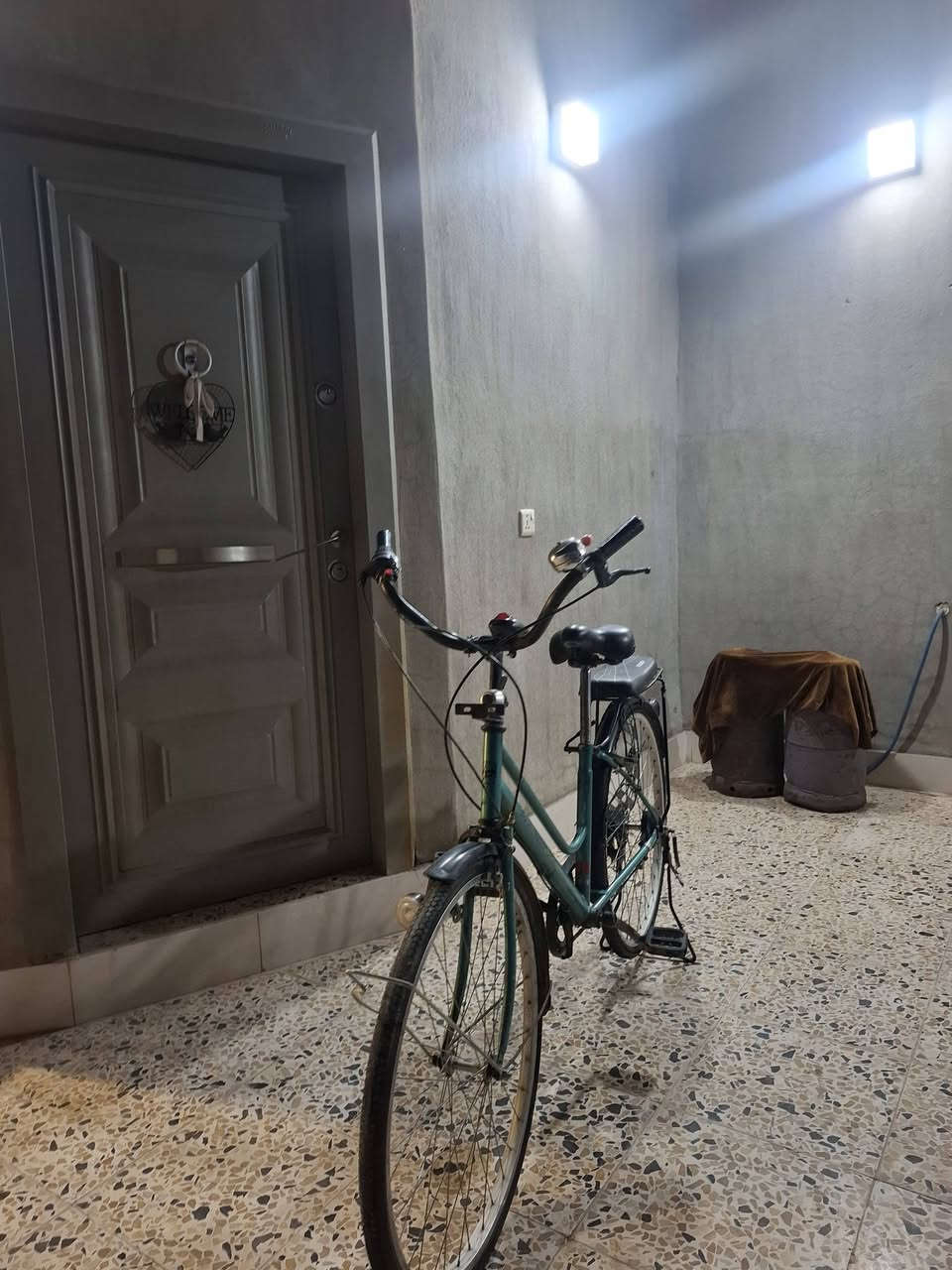 للبيع حاويه السعر 75وبيه مجال قليل حيل قليل |***********\\***********
