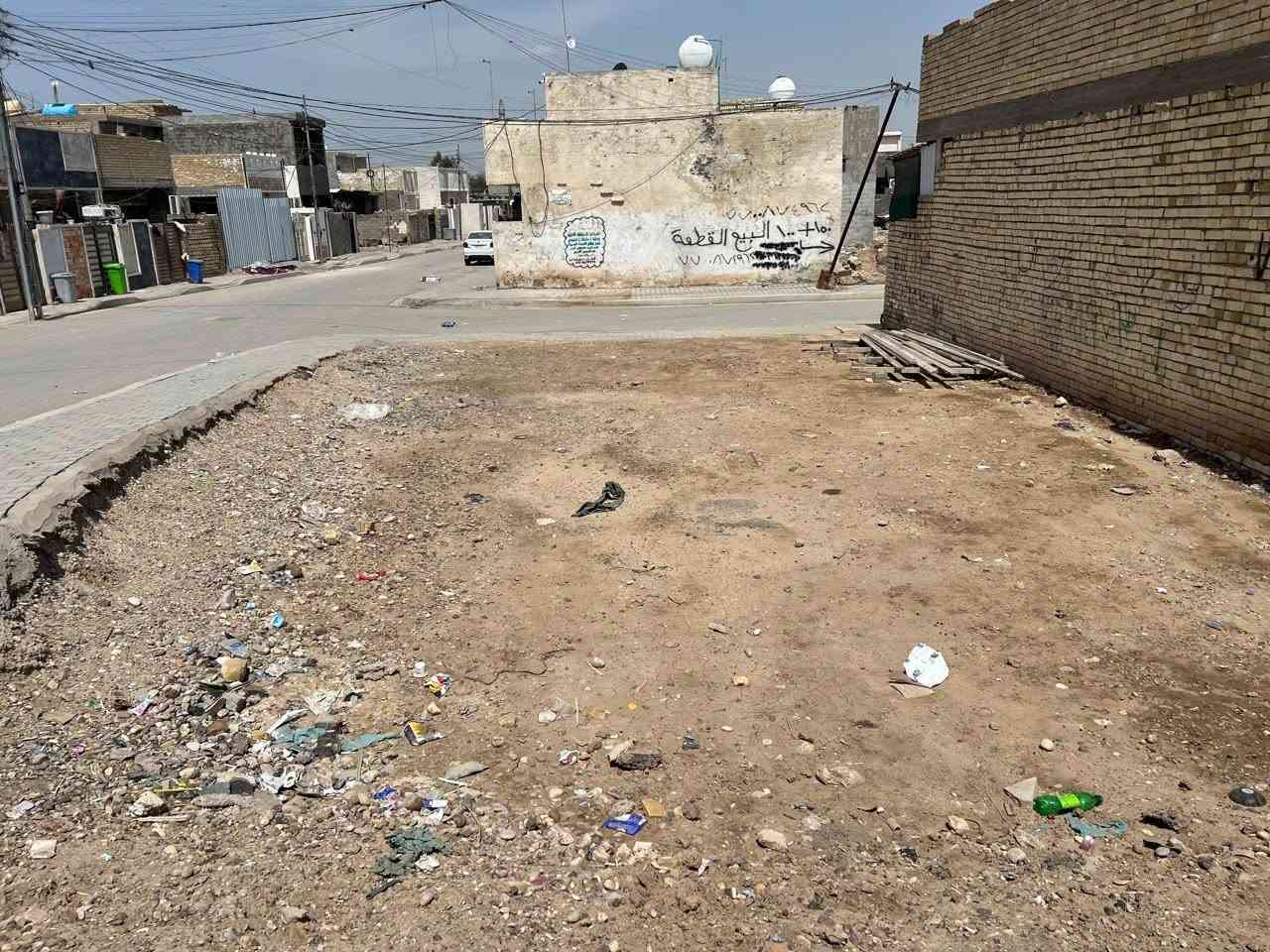 سلام عليكم 
كاع مساحتها 160متر 
الواجه 10
نزال 16
الخدمات كامله ماي وكهربائي ومجاري كامله مكمله المنطقه 
زراعي واقع حال مكاتبه فقط 
العنوان الشعب الجمعيات خلف السده فتحت ملعب مصطفى الوحش  
السعر 25مليون 
الرقم ***********
الرقم ثاني ***********

