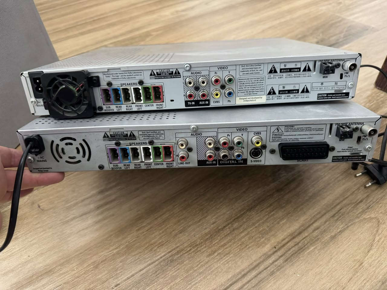 السلام عليكم. جهاز فليبس مسرحي للبيع. السعر ٥٠ الف.  ***********
