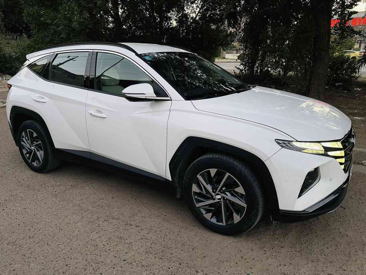 السلام عليكم
توسان ٢٠٢٤ خليجي كفاله عامة لا صبغ ولا بارد 
فول مواصفات عدا بنراما 
بصمة 
تشغيل عن بعد
كشنات كهرباء 
سايد بريك بصمة 
بردات خلفية 
شاشة ديجتال
لايت زنون 
داخل لون ابيض
تبريد قطعتين 
نضام ترحيب
رقم بغداد باسمي عارضها ٢١٢ ورقه
 لاتصال ***********
مكاني بغداد حي العامل
