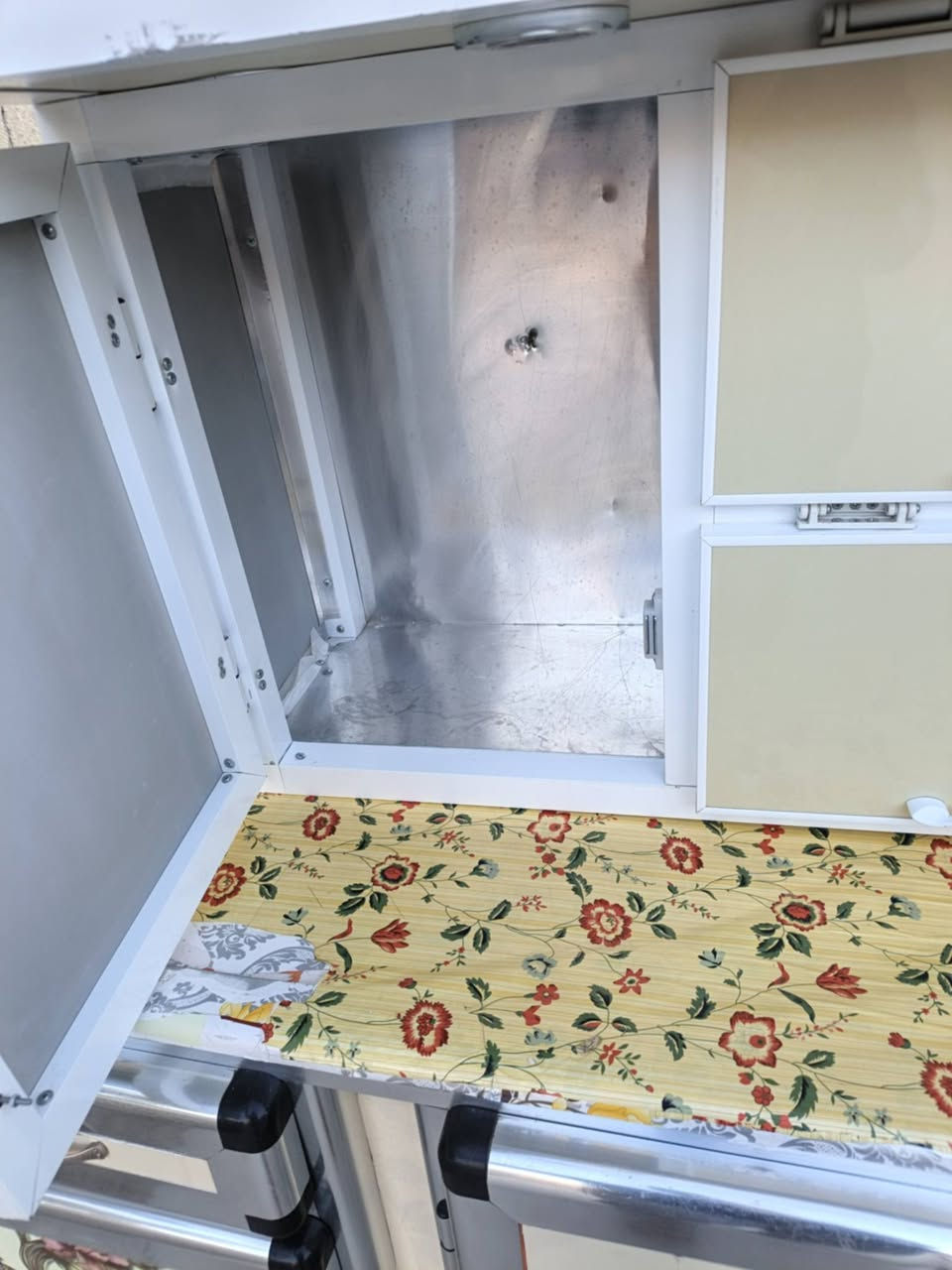 السلام عليكم كاونتر نضيف حيل  السعر. ١٥٠
الهاشميةالقطة الارضية 2 متر
القطعة التعليك متر ونص


**إذا كنت صاحب هذا الإعلان وتريد حذفه لأي سبب، رجاءا أرسل رسالة إلى الدعم الفني**