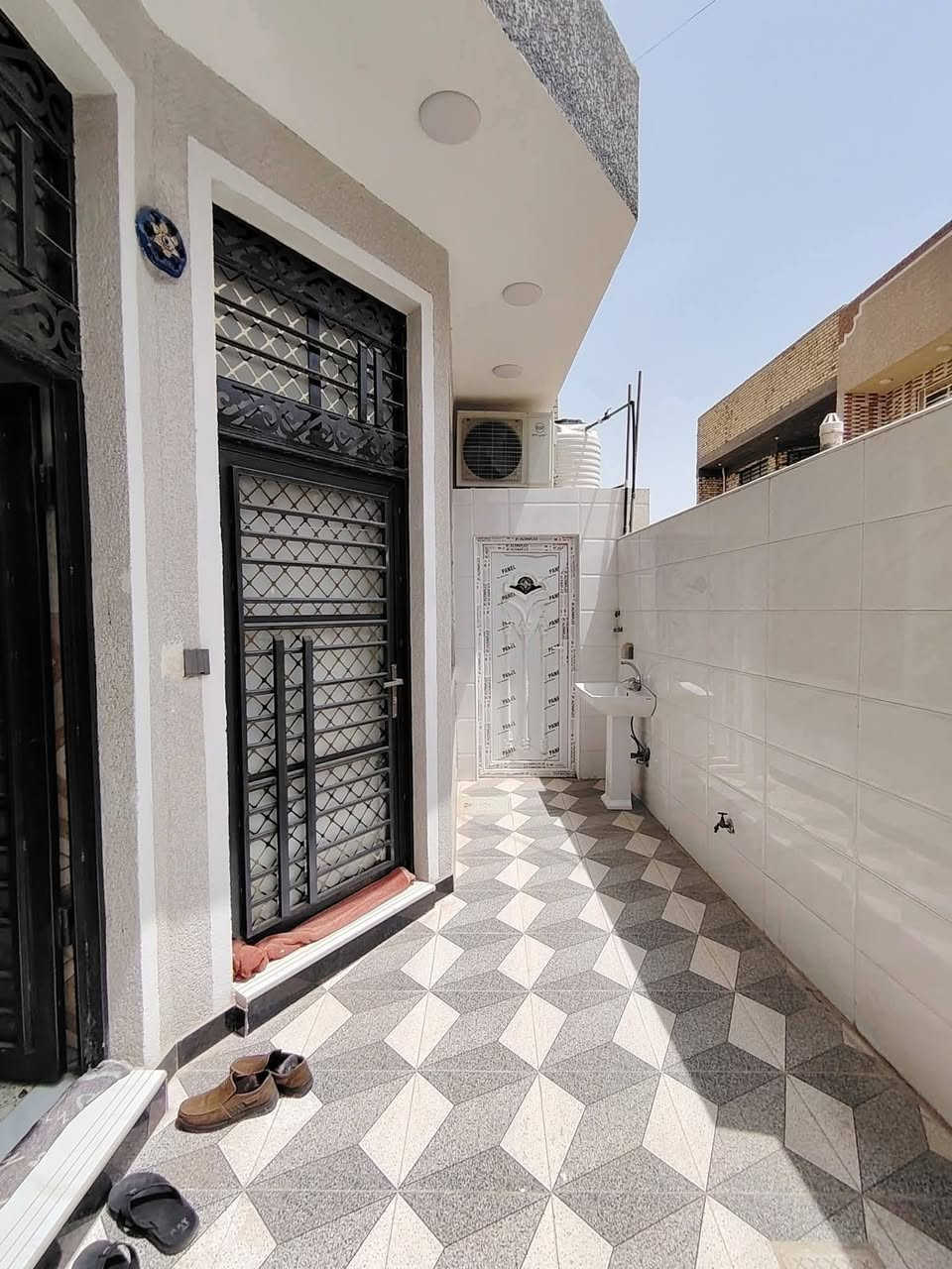 داران توئم للبيع طابو زراعي سند ٢٥
الموقع حي الزهراء فرع حسينيه عبد الله الرضيع
المساحة 75متر الواجة 7/5 متر النزال 10 متر 
طابقين الطابق الارضي استقبال كليدور 
مطبخ مجمع صحيات 
الطابق الثاني غرفتين وصحيات
للاستفسار 
اتصل بالارقام التاليه 
***********
***********
موقع المكتب حله نادر الاولى الشارع الرئيسي مقابيل دائره اتصالات بابل 
مكتب علي السلطاني للعقار 
/10
