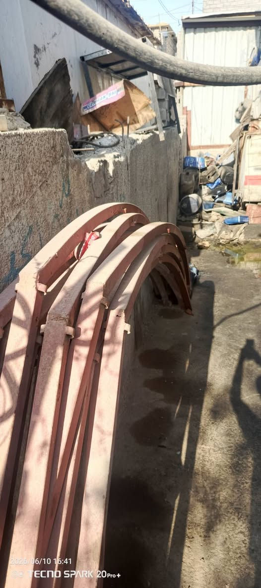 جادر شبح بس الحديد 13قوس نقص قوس واحد نثيه حديد ثقيل كلش الطول 21 واحد وعشرين متر طول الطراحيه 3 متر  السعر 850 الاستفسار اتصل ع رقم 
***********
