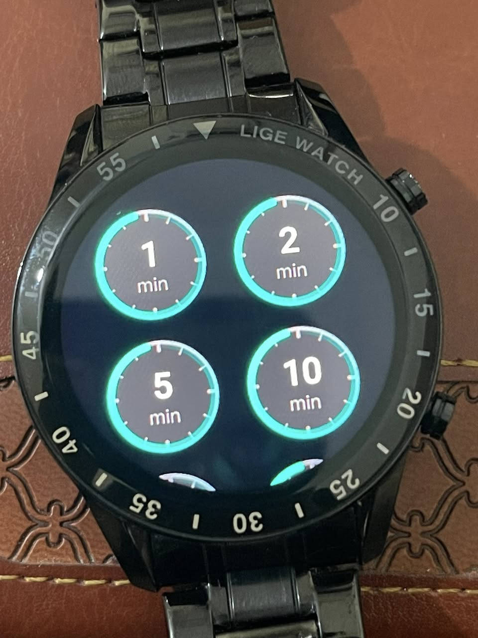 السلام عليكم
ساعات شرط الماركه والاصلي وزن ثقيل 
مو كوبي كشختهن فول 
سعر الساعه داخل الصوره 
***********
